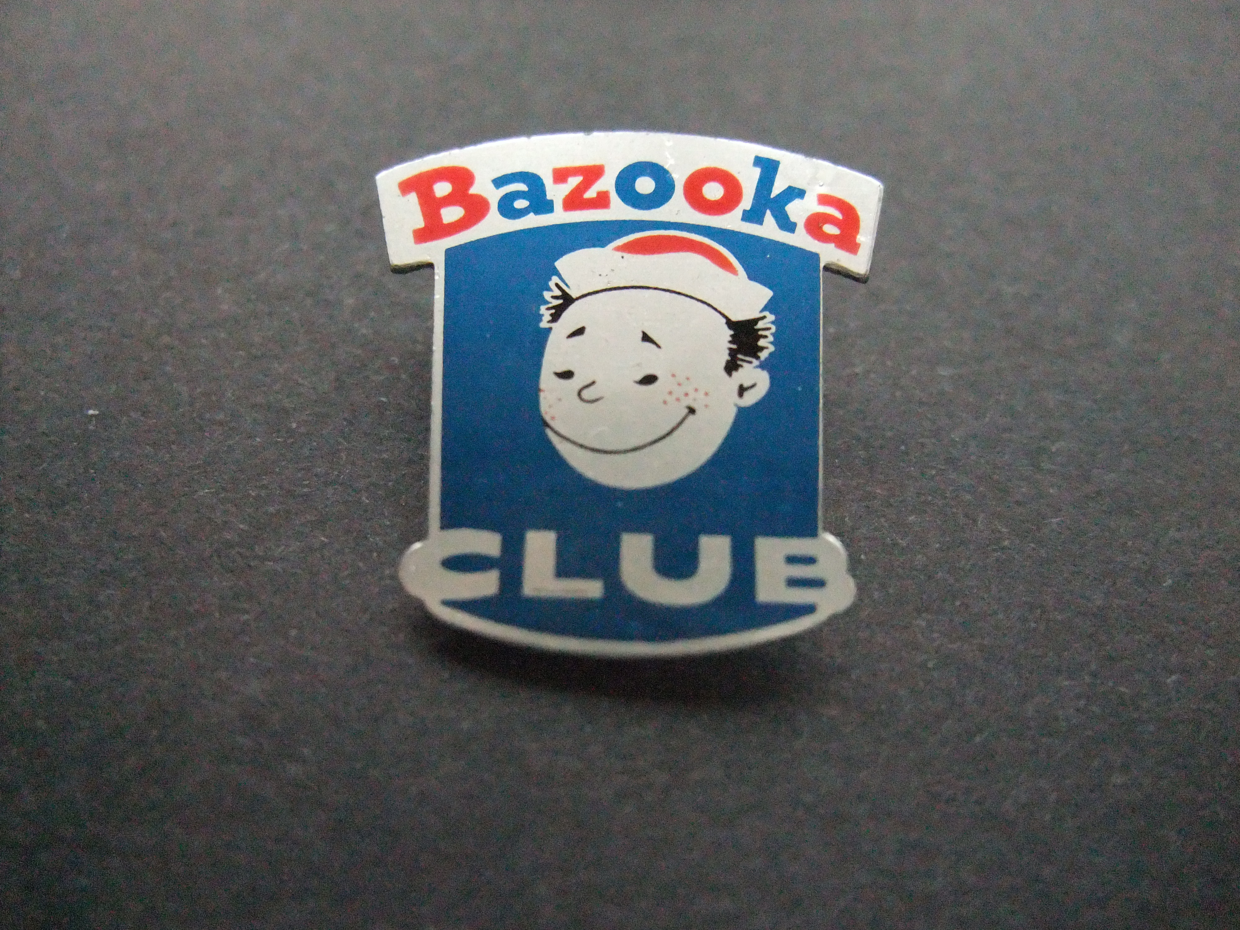 Bazooka club kauwgom, Bazooka Joe kauwgomheld met de honkbalpet en het ooglapje